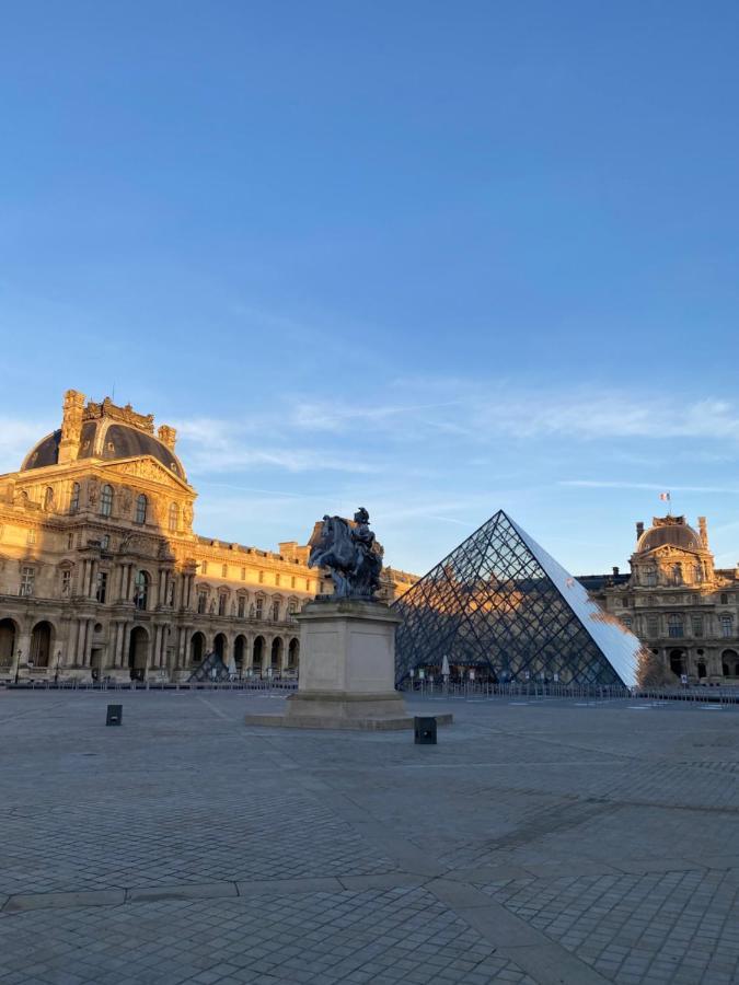 Appartement Superb Flat With Terrasse & 24-7 Security In The Heart Of Paris! Parijs