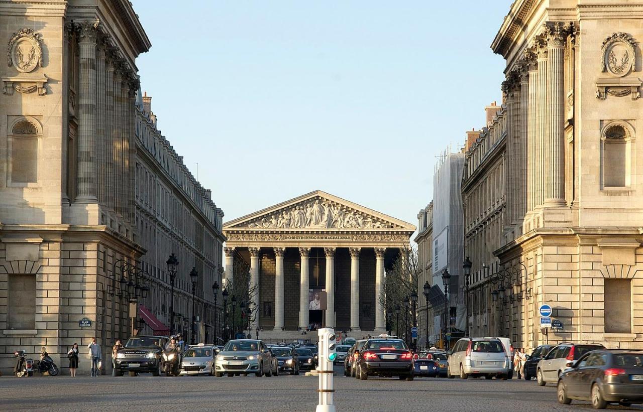 Superb Flat With Terrasse & 24-7 Security In The Heart Of Paris! Parijs