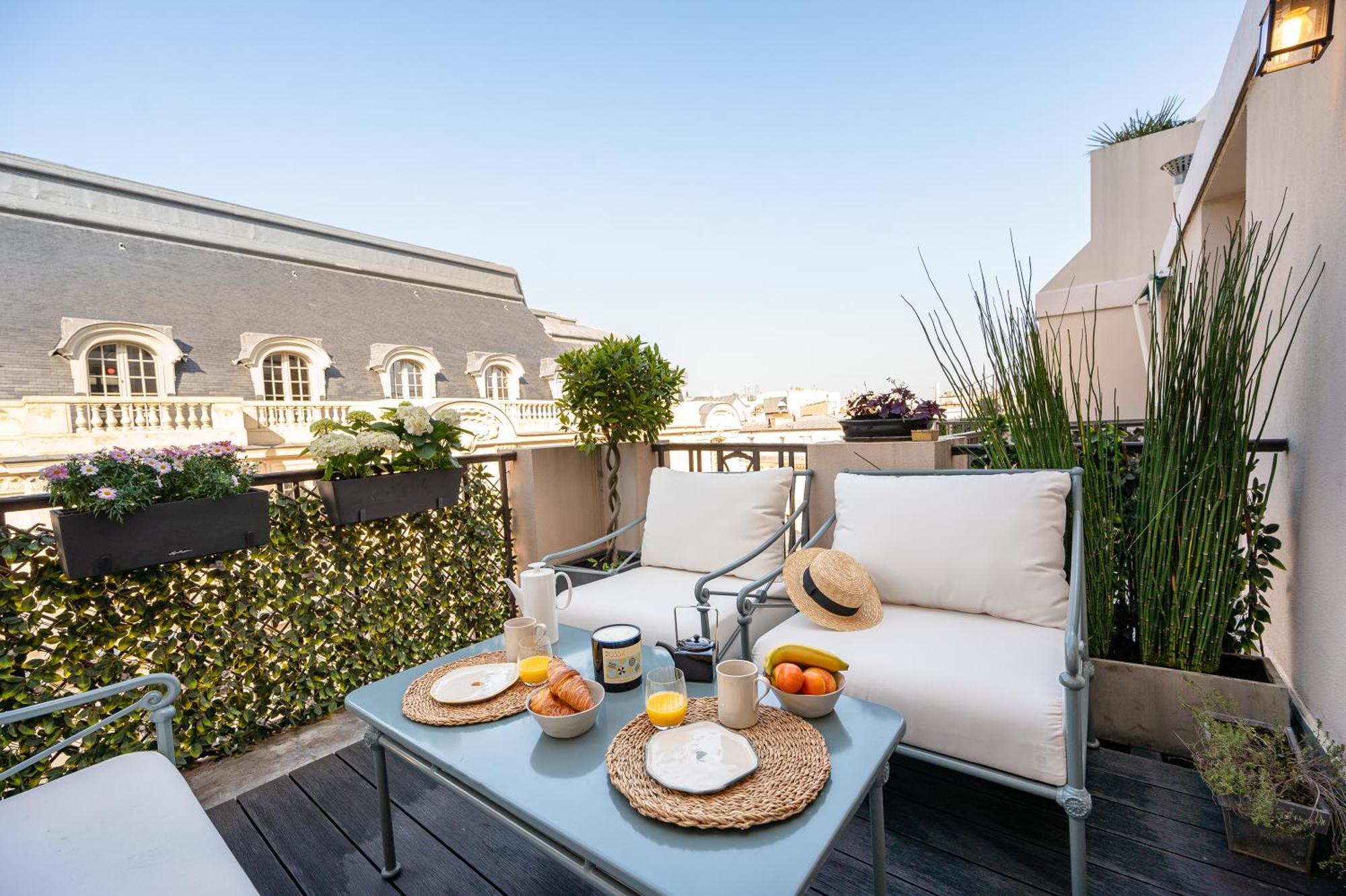 Appartement Superb Flat With Terrasse & 24-7 Security In The Heart Of Paris! Parijs