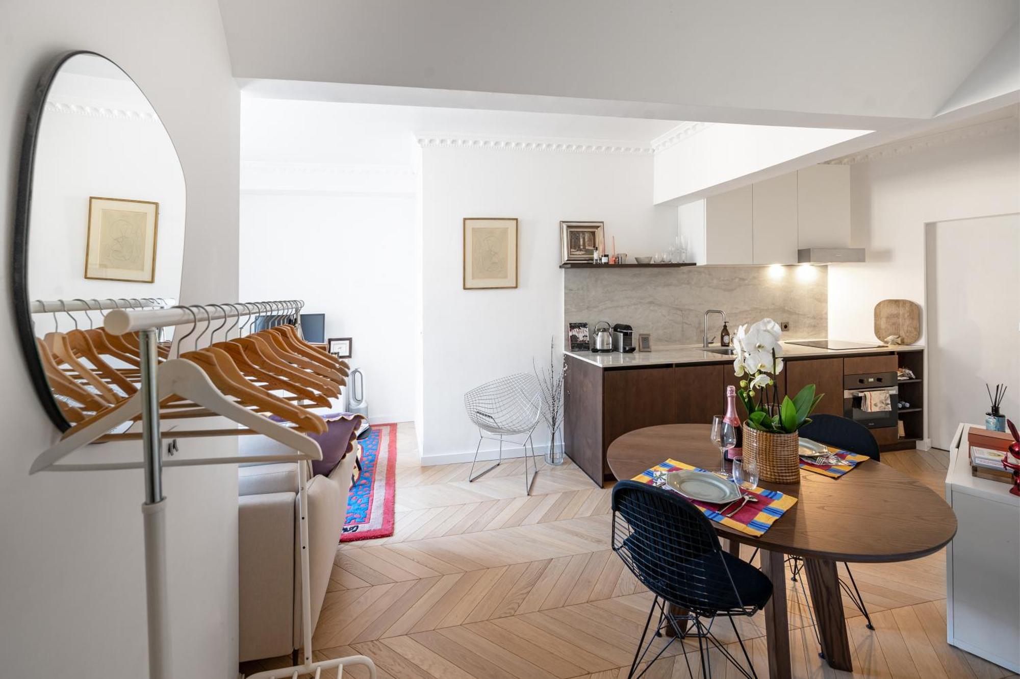 Superb Flat With Terrasse & 24-7 Security In The Heart Of Paris! Parijs